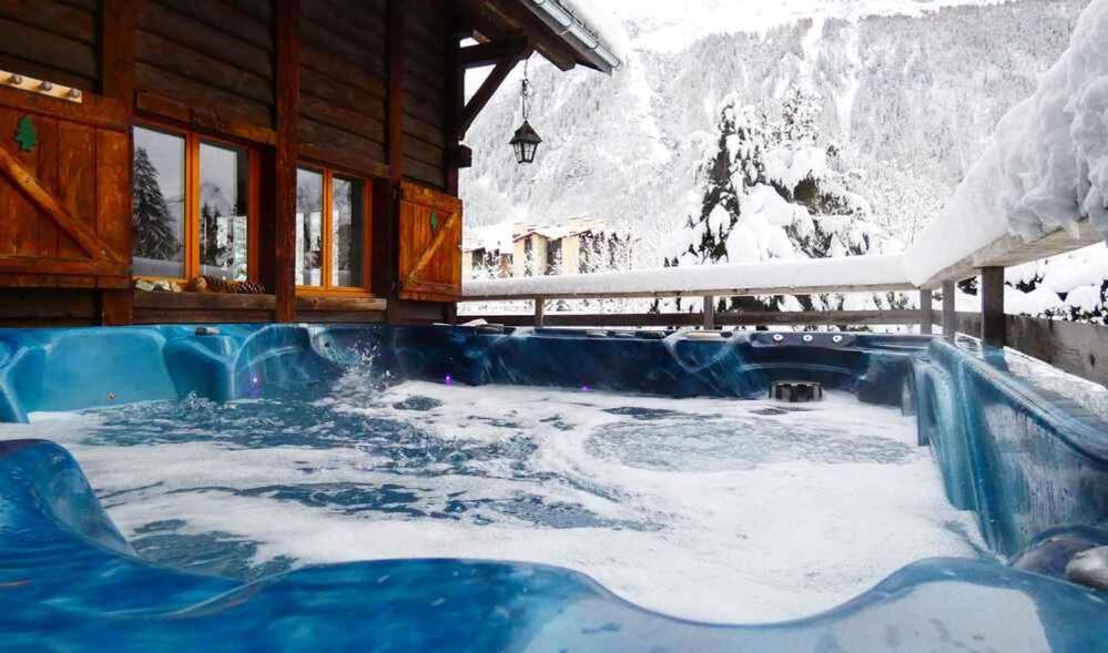 Falcon With Hot Tub - In A Great Location! Chalé Chamonix