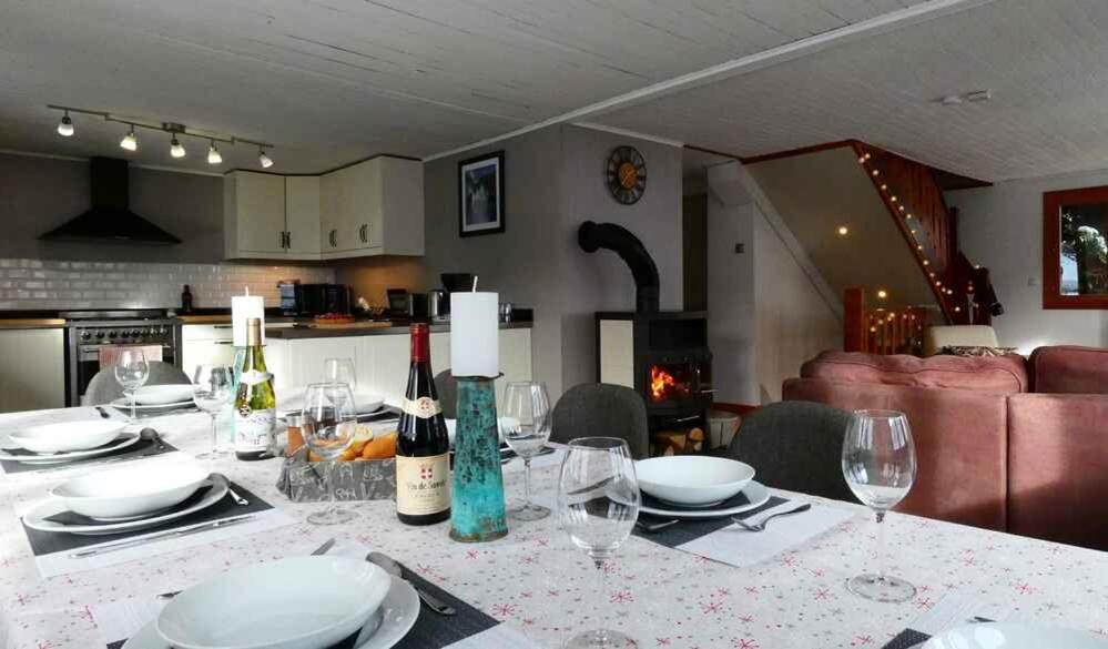 Chalé Falcon With Hot Tub - In A Great Location!