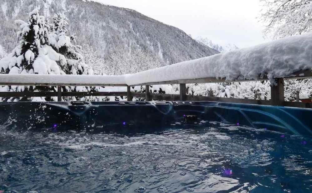 Falcon With Hot Tub - In A Great Location! Chalé *