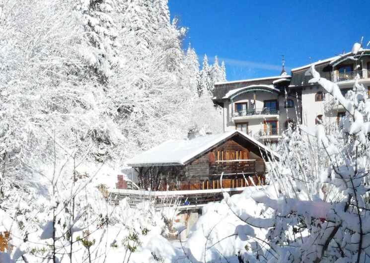 Falcon With Hot Tub - In A Great Location! Chalé *