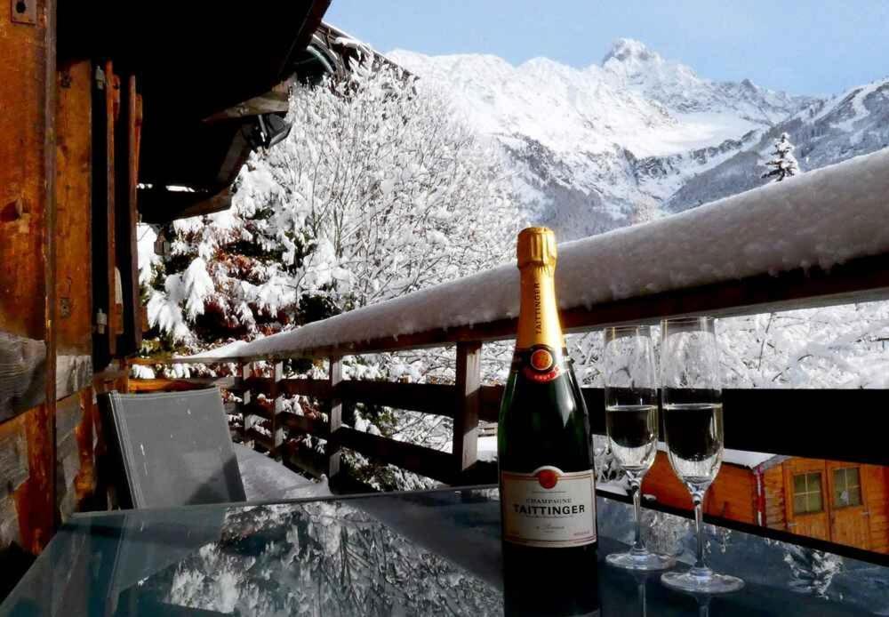 Falcon With Hot Tub - In A Great Location! Chalé