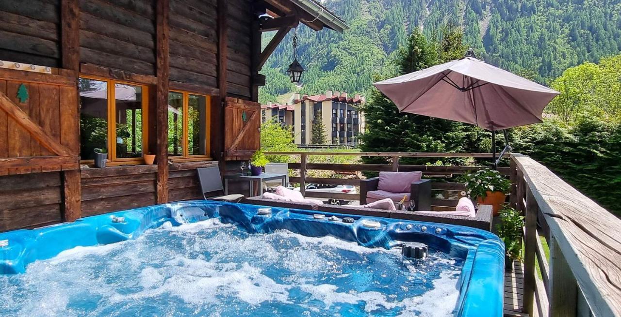 Chalé Falcon With Hot Tub - In A Great Location!